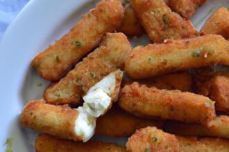 Crispy Keto Mozzarella Sticks: Low-Carb Snack Delight