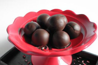 Decadent Chocolate Fat Bombs: A Keto Snack Delight